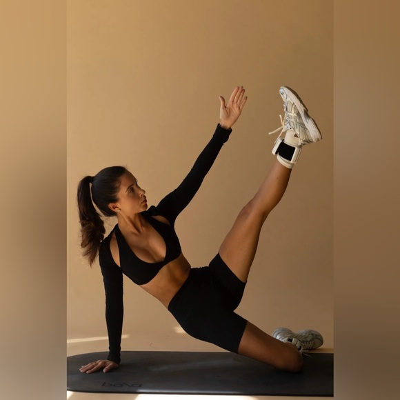 NEW BALA 2 Pound Bangles in Bone White Wrist Weights Pilates Yoga Viral - Picture 3 of 13